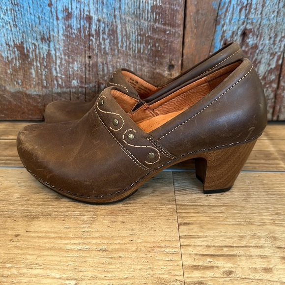 Dansko Rikki Women’s Brown Leather Heeled Clog Size 38 - Picture 6 of 11